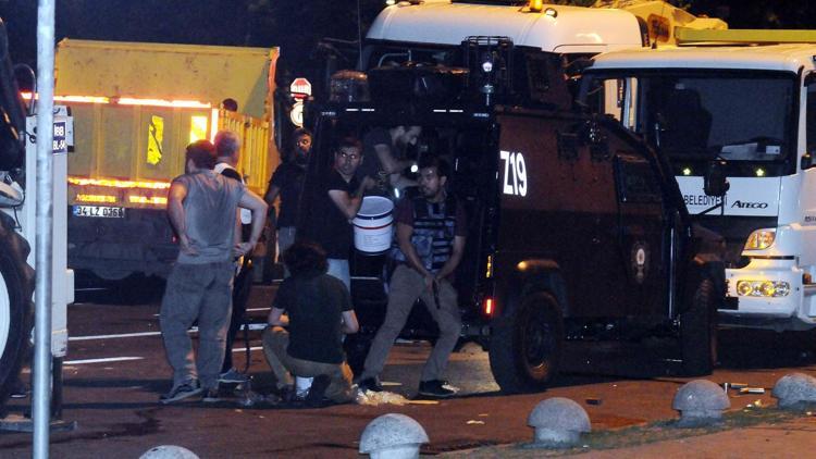 İstanbulda polis ve asker çatışıyor