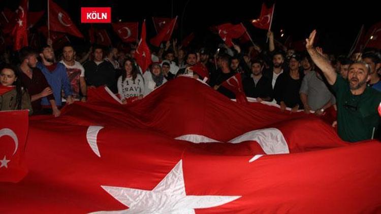 Avrupalı Türkler hep bir ağızdan haykırdı: Türkiye’de darbe istemiyoruz