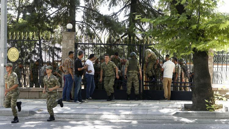 Son Dakika Haberi: Polis Genelkurmay Başkanlığına girdi