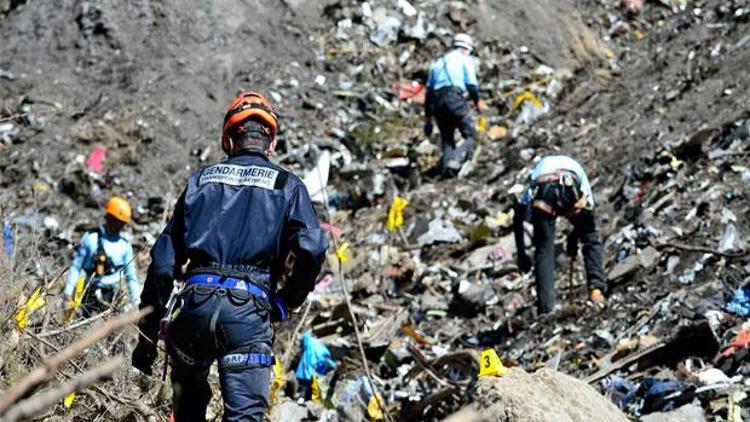 Germanwings uçağını dağa çakan yardımcı pilotun ailesiyle sevgilisine suç duyurusu