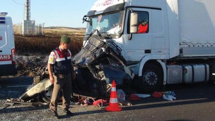 Tekirdağ iki TIR arasında sıkışan otomobildeki 5 kişi öldü