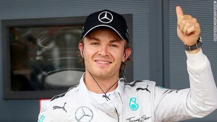 Rosberg, Mercedes ile devam edecek