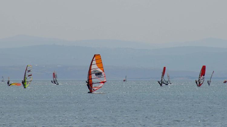 Dikilide windsurf heyecanı