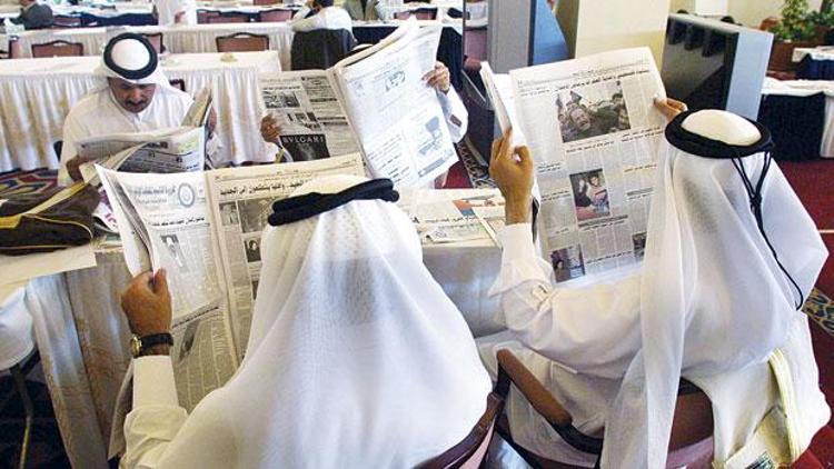 Arap ülkeleri darbeyi kınadı, El Cezire anbean yayın yaptı