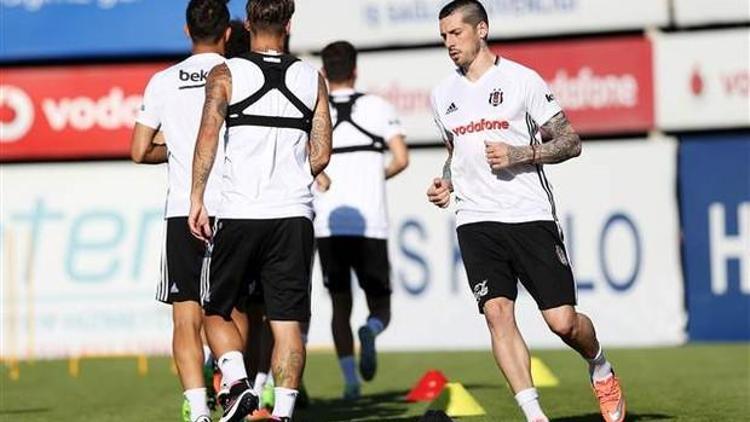 Beşiktaşta Sosa krizi Şenol Güneş kovdu