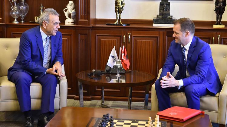Arnavutluk Büyükelçisi, İzmirde Kocaoğlunu ziyaret etti