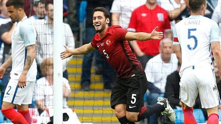 Hakan Çalhanoğlu: EURO 2016da asıl mevkimde oynamadım