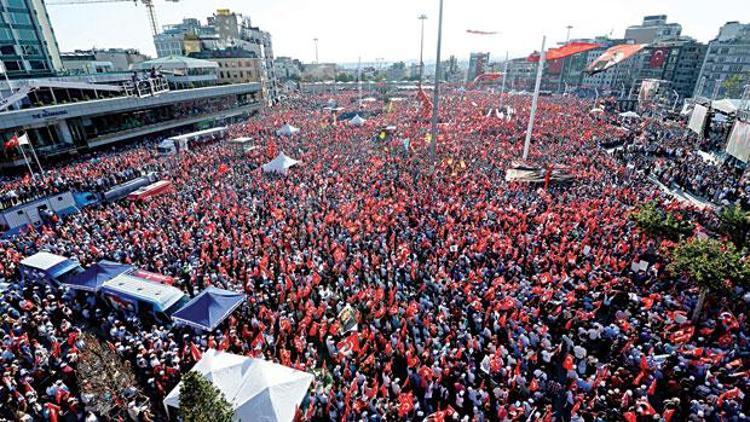 Taksimde darbeye hayır manifestosu