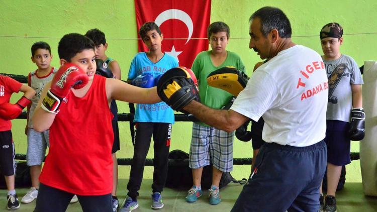Adana’da boks kursu devam ediyor