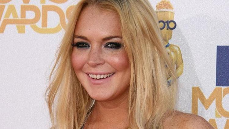 Lindsay Lohan özür diledi