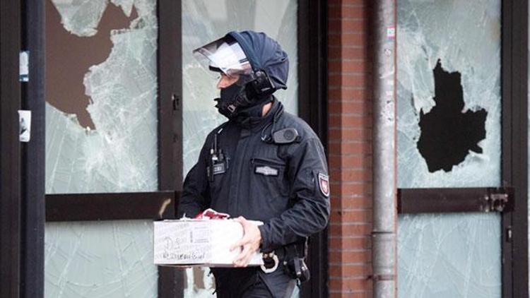 Alman polisi camide silah aradı