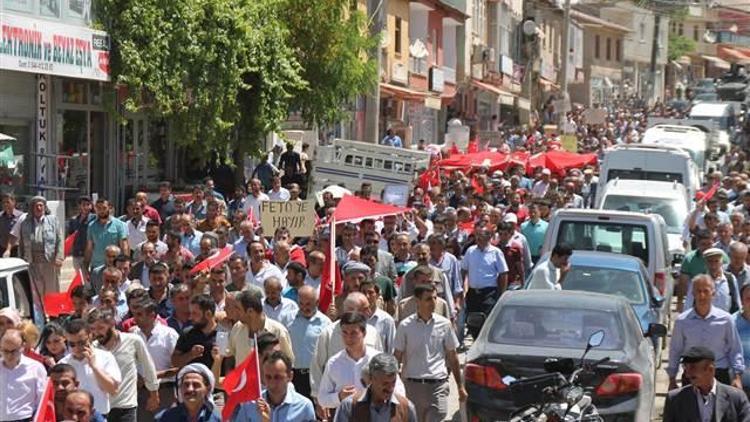 Jirkiler darbeye karşı sokağa indi