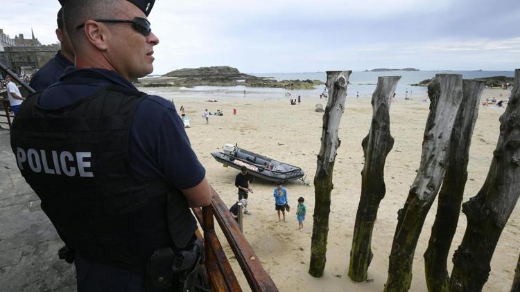 Fransada plajları asker ve polis koruyacak