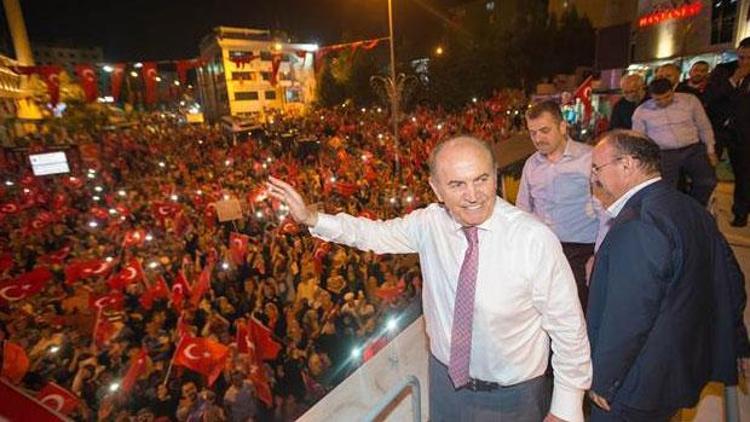 Kadir Topbaş: Hainler mezarlığı tabelasını kaldırttım