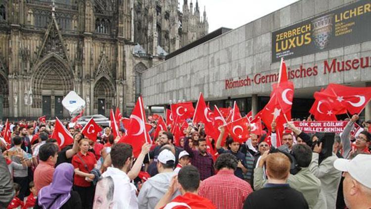 Avrupalı Türkler, Köln’deki büyük mitinge hazırlanıyor