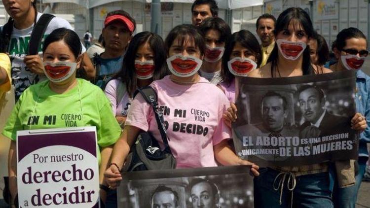 Meksikada düşük yapan kadına 50 yıl hapis