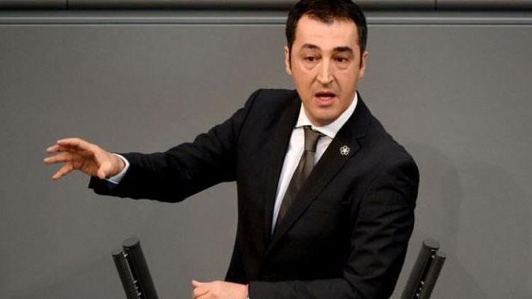 Cem Özdemir’e ağır protesto