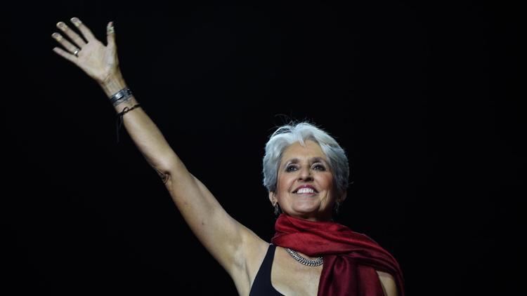 ﻿Joan Baez geliyor