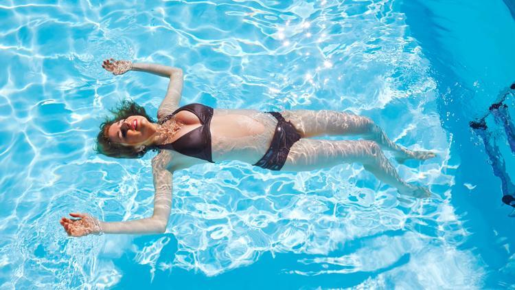 Yaz hamilelerine müjde: Yüzmek bulantıyı azaltıyor