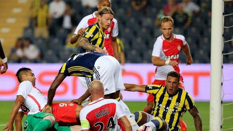Fenerbahçede Kjaer oyuna devam edemedi