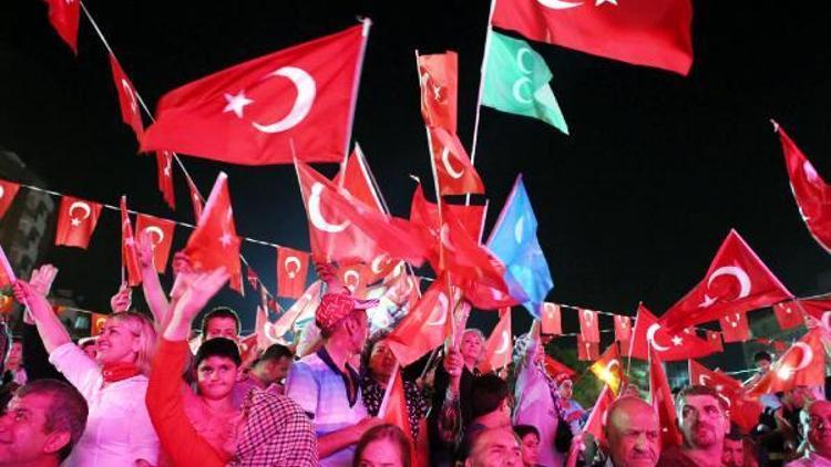 Antalyada demokrasi nöbetine devam