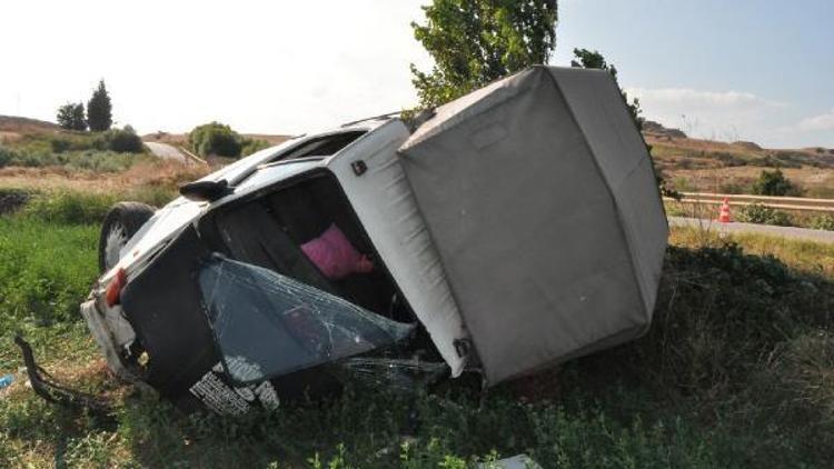 Enez’de otomobil ile kamyonet çarpıştı: 3 yaralı
