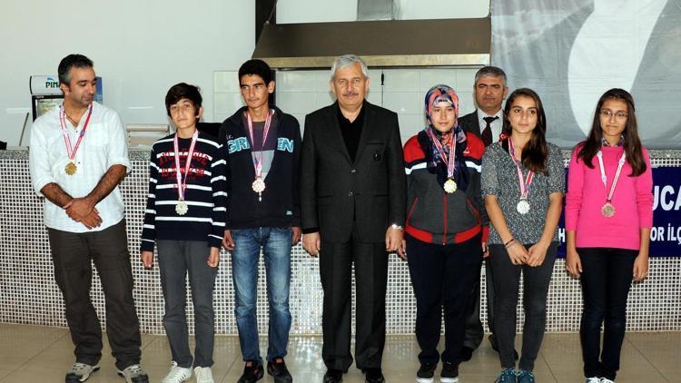 Kumlucada Atayı anma Satranç Turnuvası sona erdi