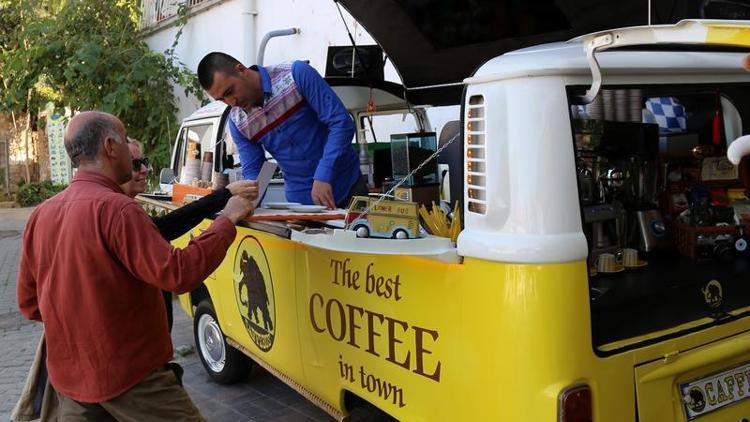 Avrupadan esinlendi, minibüste kahve satıyor