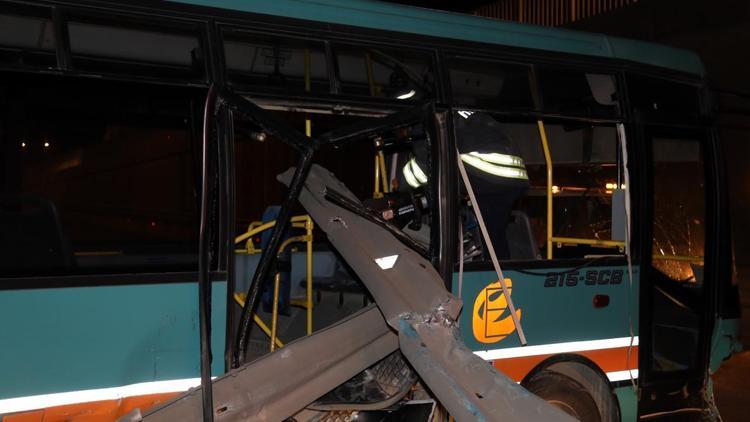 Eskişehirde halk otobüsü ile otomobil çarpıştı: 5 yaralı