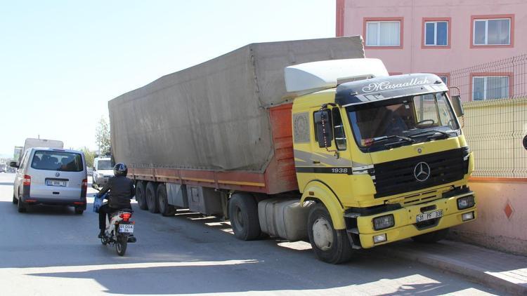 Şüphe üzerine durdurulan tırdan gümrük kaçağı sigara çıktı