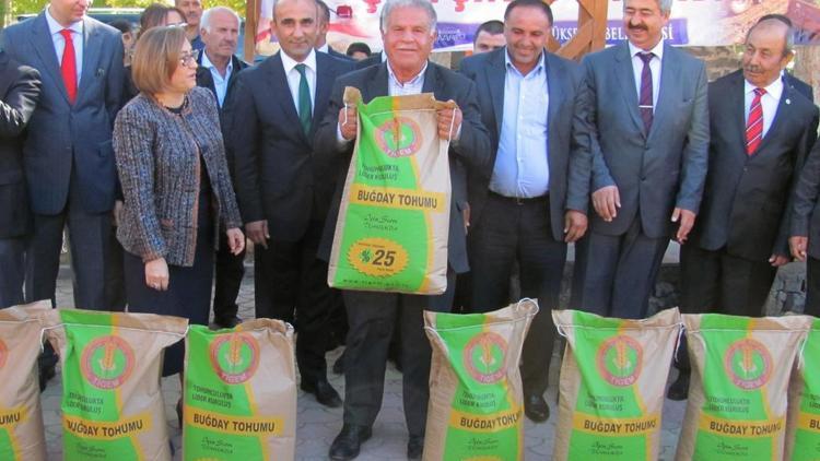 Arabanda 207 çiftçiye sertifikalı tohum dağıtıldı