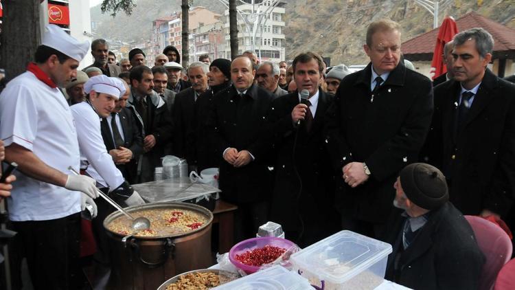 Gümüşhanede aşure dağıtıldı