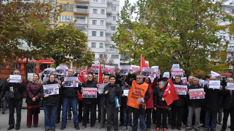 Polis ve askerlerin şehit edilmesi protosto edildi