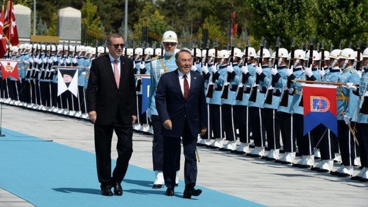 Erdoğan, Nazarbayevi böyle karşıladı
