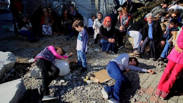 Tireboluda baz istasyonu istemiyoruz, sağlıklı yaşam istiyoruz eylemi