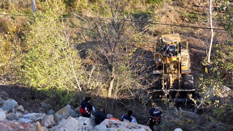 Tokatta otomobil uçuruma yuvarlandı: 2 ölü