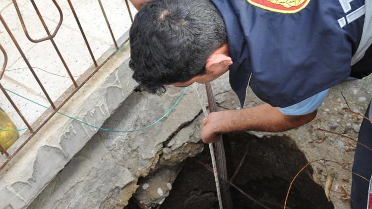 Foseptik kuyusuna düşen kadını itfaiye kurtardı