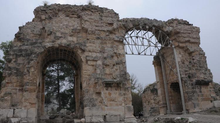 Kültür ve Turizm Bakanı Çelik Adanada