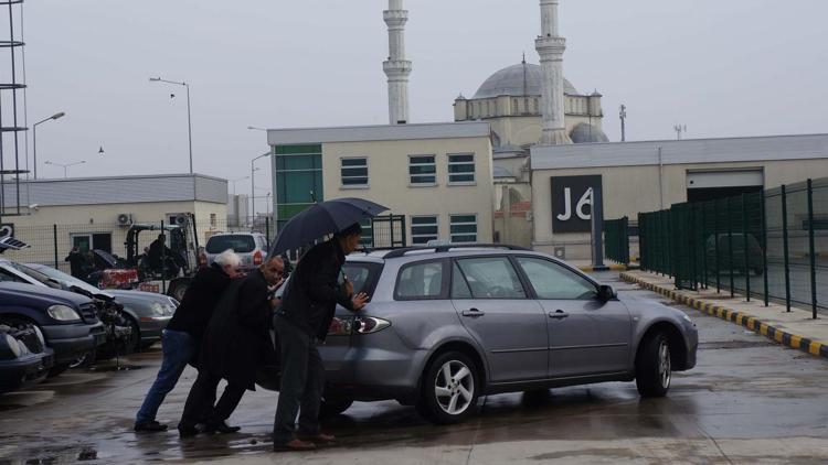 Müsadereli lüks araçlar satılamadı