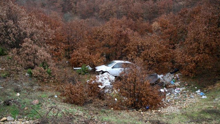 Bilecikte otomobil şarampole devrildi: 4 yaralı