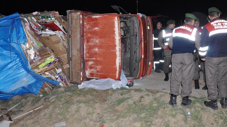 Kırıkkalede kamyon devrildi: 1 ölü