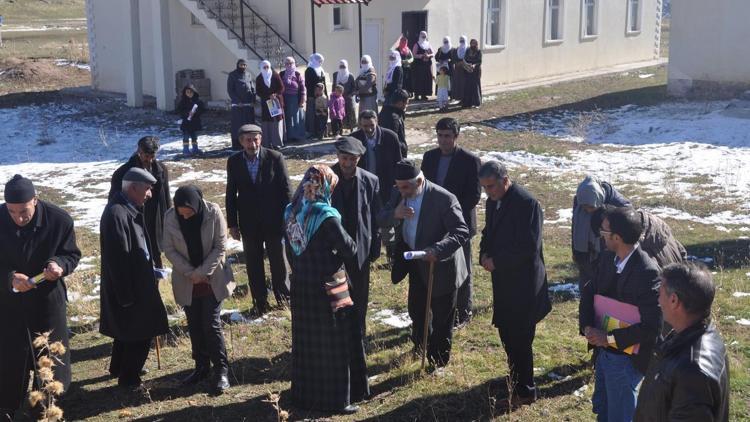 Erciş Belediyesi 130 mahalleyi ziyaret etti