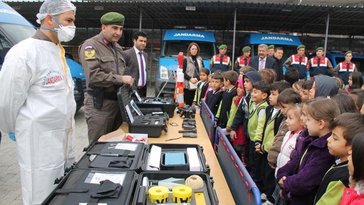 Silifkede öğrencilerden jandarma komutanlığına ziyaret