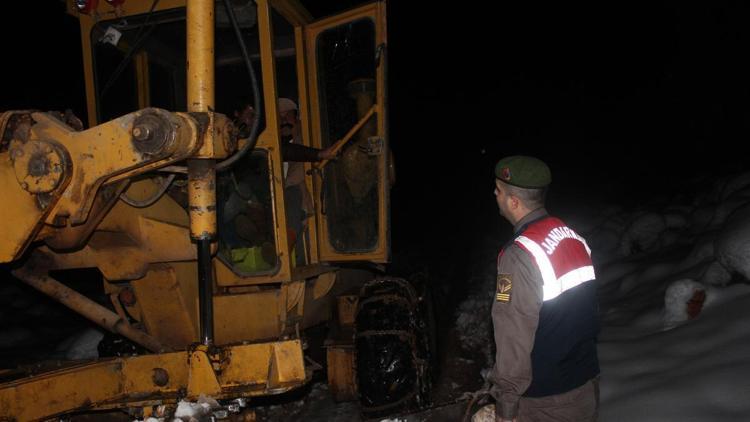 Yaylada mahsur kalan besici kurtarıldı