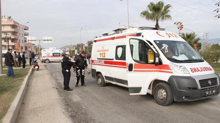 Muğlada iki ambulans çarpıştı