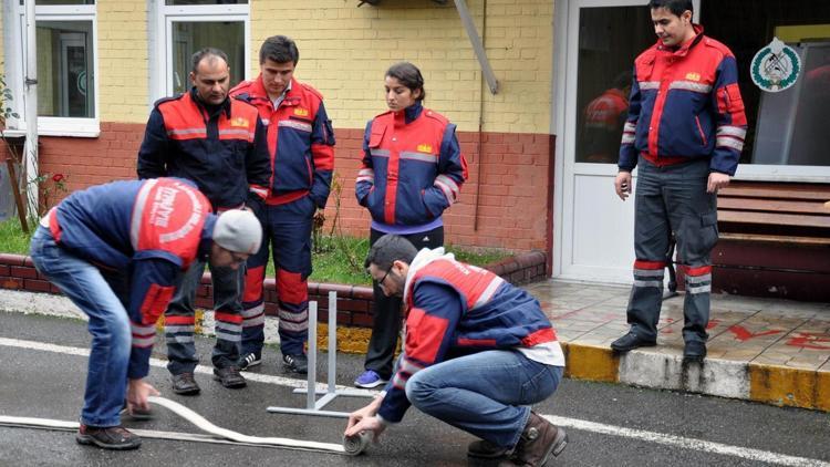 Doktordan ev kadınına gönüllü itfaiye erleri