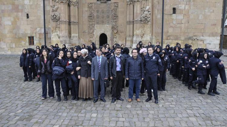 Afgan kadın polis adayları Divriğide