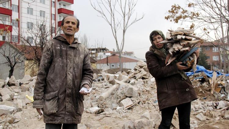 Sokakta kalan Afgan aileye belediye sahip çıktı