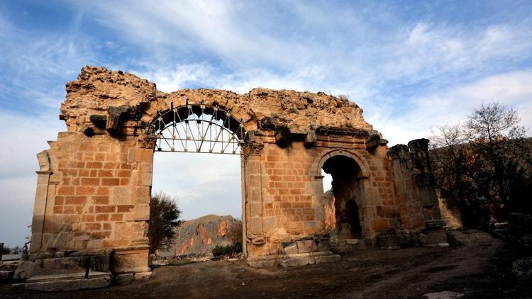 Anavarza Antik Kentinde kazı çalışmalarına başlandı