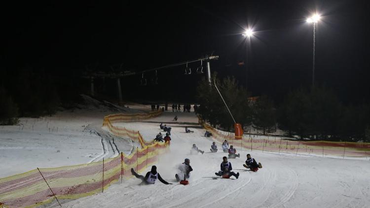 Palandökende gece kızağı yarışması